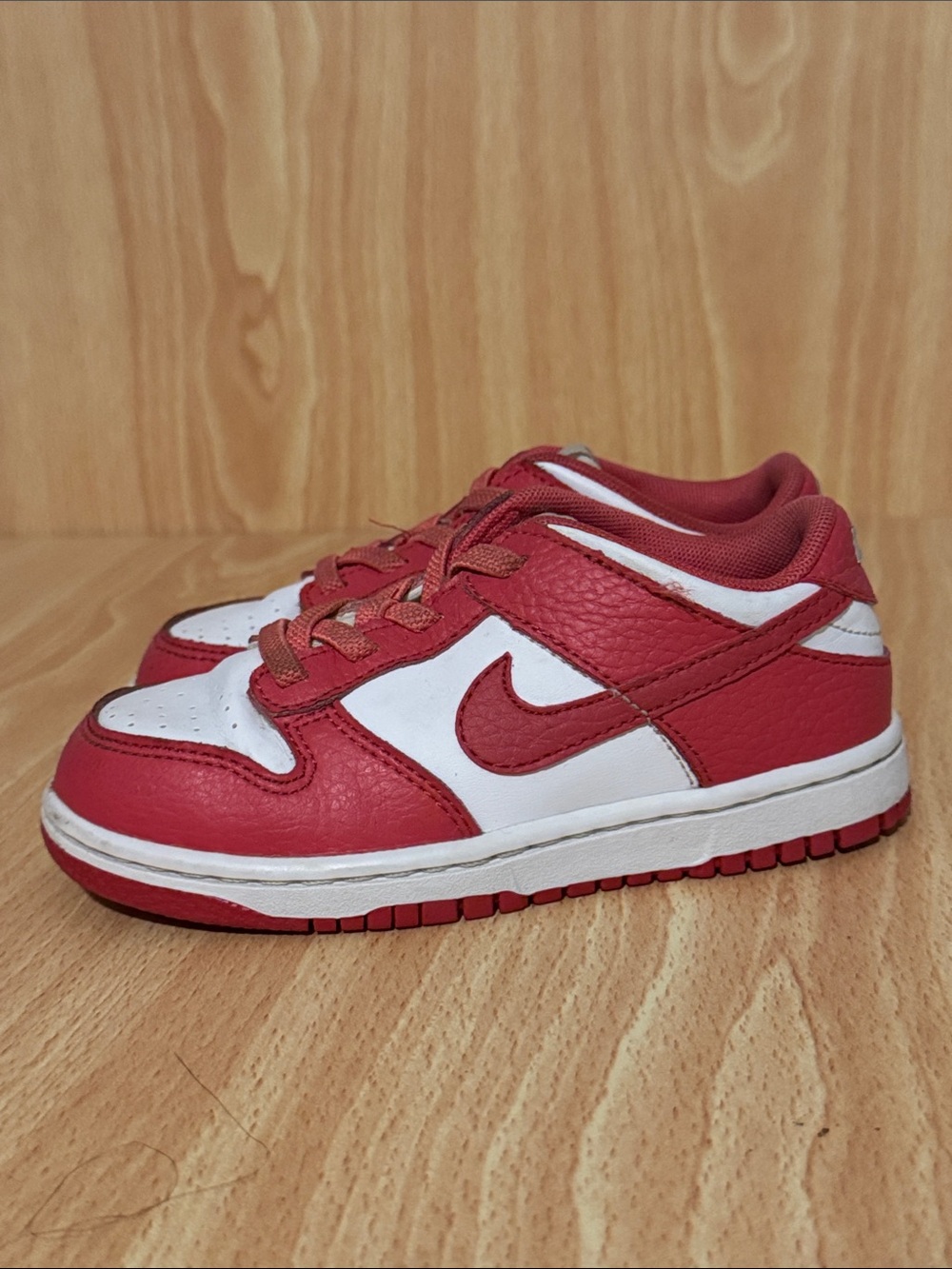 Nike Dunks Kids Low-Top Sneakers in White and Red